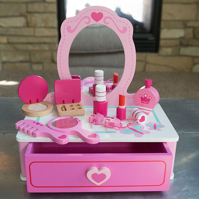 Image of Pretend & Play Makeup Station